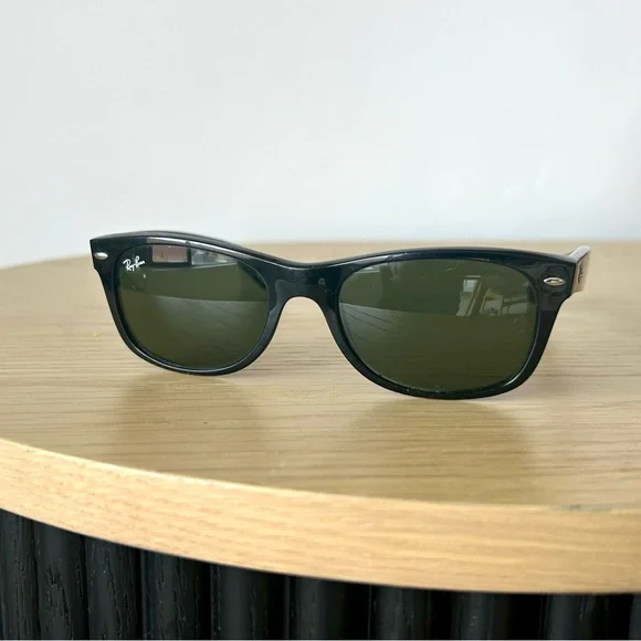 Ray-Ban Black NEW WAYFARER CLASSIC Sunglasses. - Picture 9 of 13